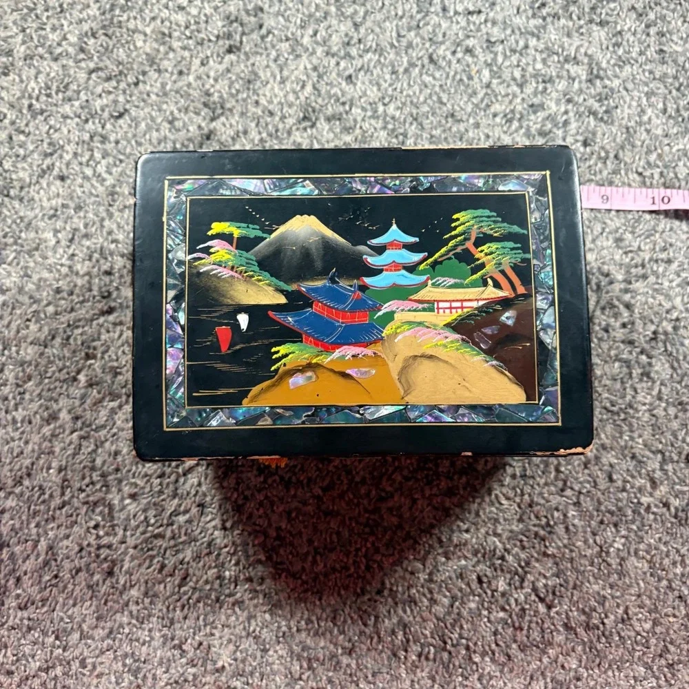Vintage Japanese‎ Lacquer Jewelry Box Hand Painted Pagoda Scene Inlay Music Box